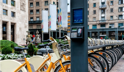 Aumentan los programas de bicicletas compartidas, pero persiste la brecha de género