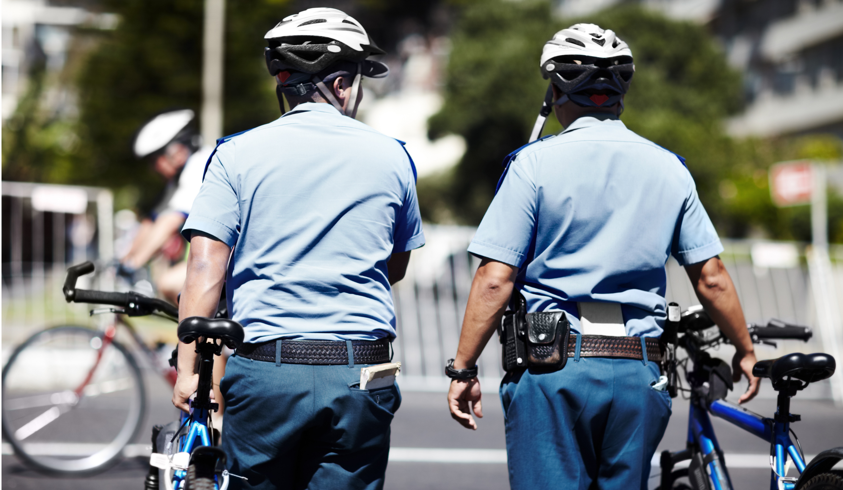 La vigilancia excesiva de las leyes sobre el uso del casco de ciclista afecta a los ciclistas vulnerables